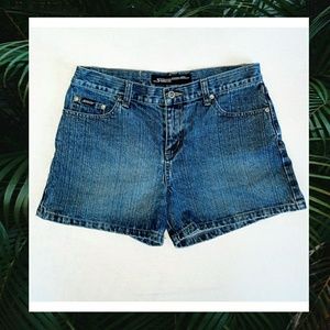Squeeze denim shorts